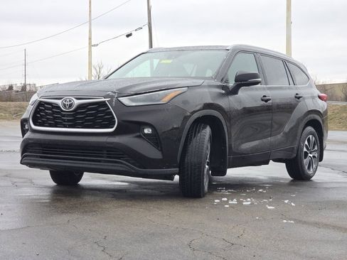 Used 2021 Toyota Highlander XLE image 21