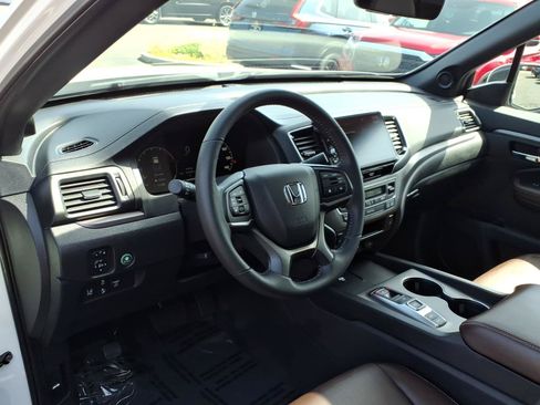 Certified 2025 Honda Ridgeline RTL image 5