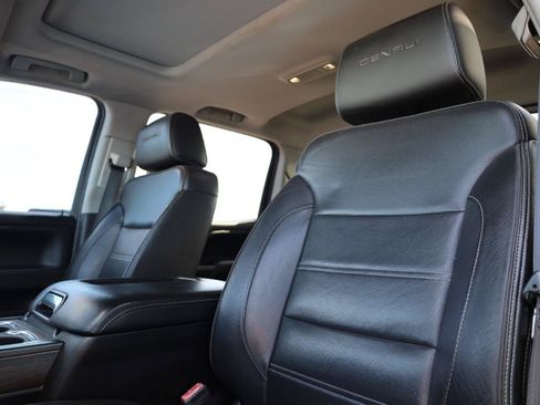 Used 2017 GMC Sierra 2500 Denali w/ Duramax Plus Package AWD/4WD image 7
