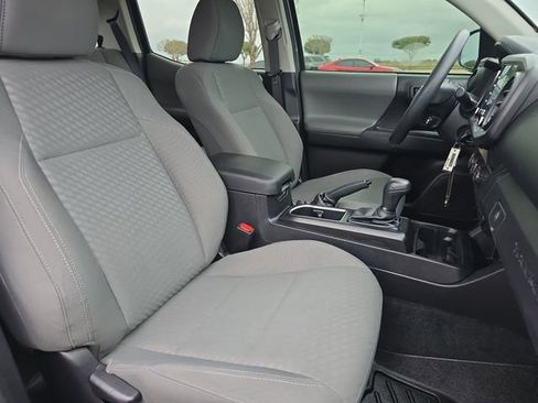 Used 2020 Toyota Tacoma SR w/ SR Convenience Package image 10