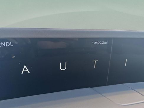 Used 2025 Lincoln Nautilus Reserve image 21