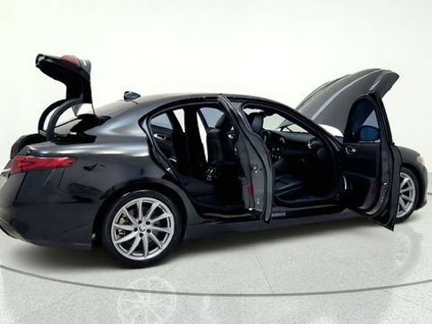 Used 2023 Alfa Romeo Giulia Sprint RWD image 19