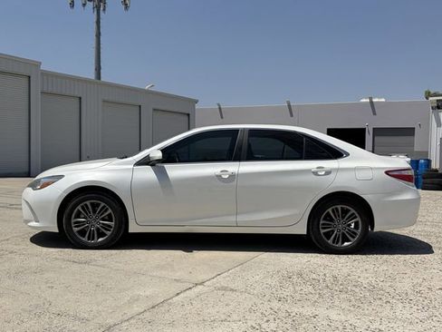 Used 2017 Toyota Camry LE FWD image 2