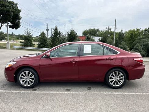 Used 2017 Toyota Camry XLE FWD image 2