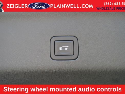 Used 2025 Chevrolet Suburban Z71 image 11