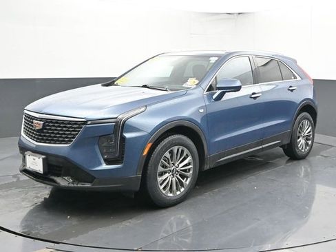 Used 2025 Cadillac XT4 Premium Luxury image 6