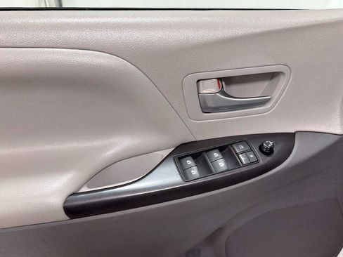 Used 2015 Toyota Sienna LE FWD image 15