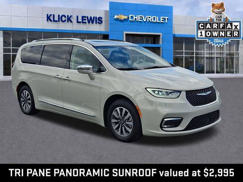 Used 2021 Chrysler Pacifica Limited w/ Uconnect Theater Family Group FWD image 1