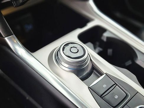 Used 2022 Ford Explorer XLT w/ Equipment Group 202A image 23