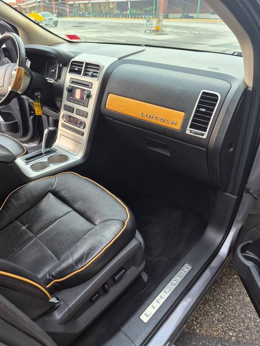Used 2010 Lincoln MKX AWD image 19