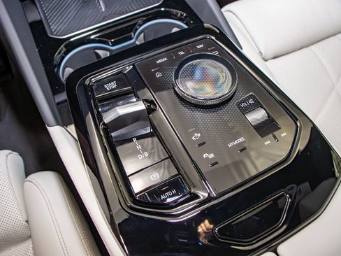 Used 2025 BMW i5 M60 w/ Premium Package image 19