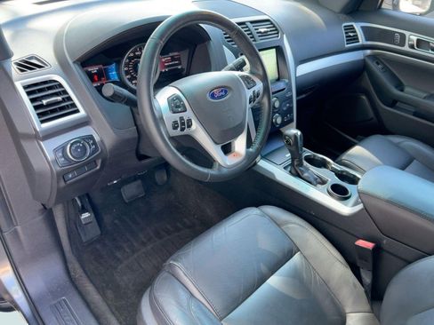 Used 2015 Ford Explorer XLT w/ Equipment Group 202A image 4