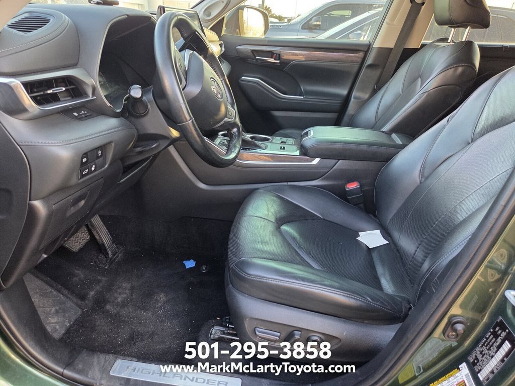 Used 2023 Toyota Highlander Limited FWD image 8