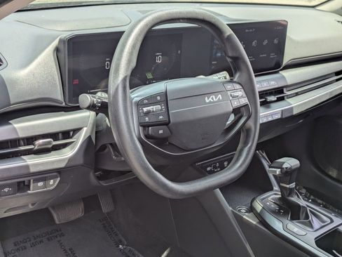 Used 2025 Kia K4 LXS FWD image 14