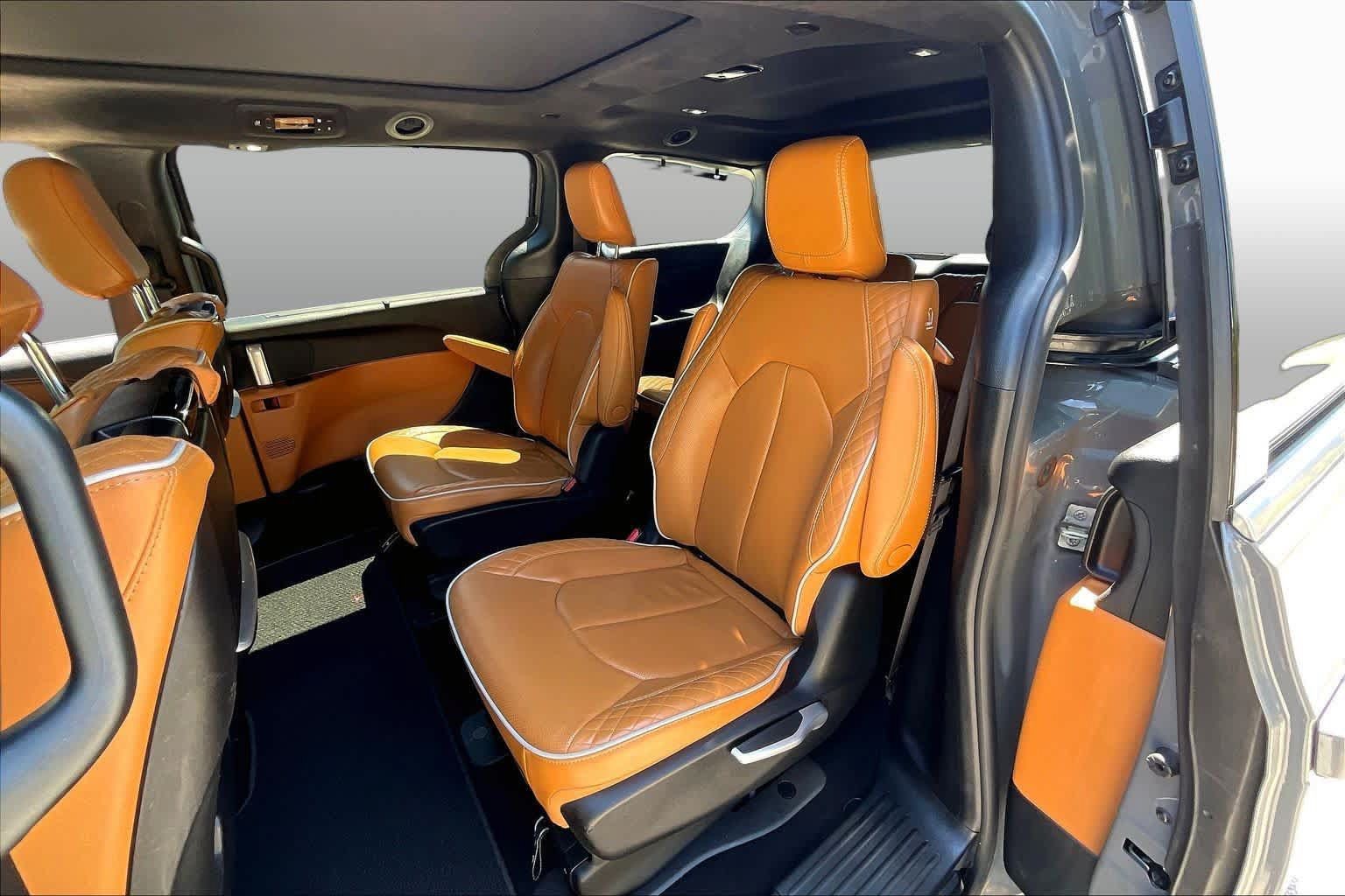 Used 2023 Chrysler Pacifica Pinnacle FWD image 21