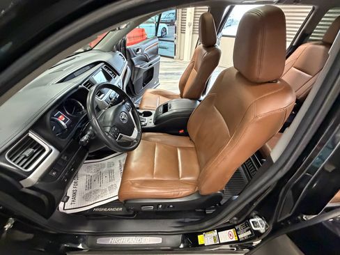 Used 2018 Toyota Highlander Limited AWD/4WD image 56