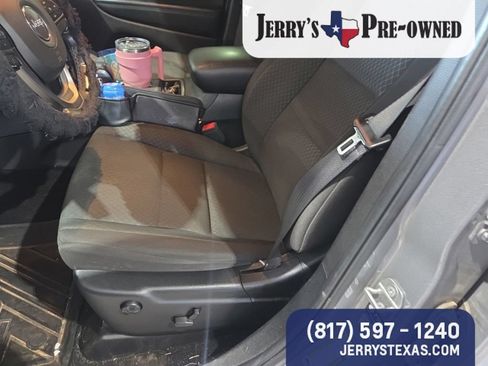 Used 2021 Jeep Grand Cherokee Laredo RWD image 7