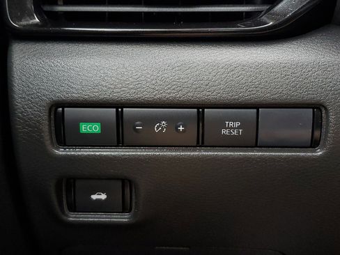 Used 2025 Nissan Sentra SV image 29