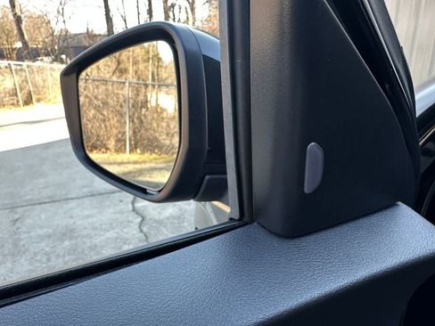 Used 2023 Nissan Kicks SV image 15