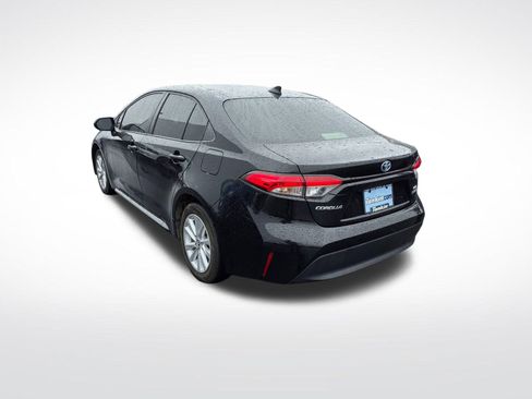 Used 2023 Toyota Corolla LE w/ LE Premium Package image 7