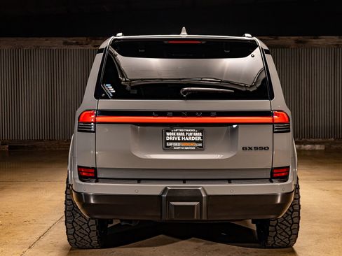 Used 2025 Lexus GX 550 image 8