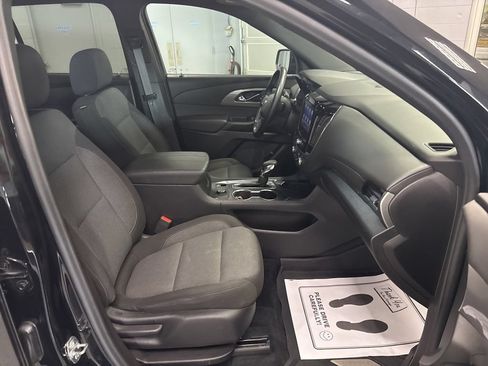 Used 2023 Chevrolet Traverse LT FWD image 16