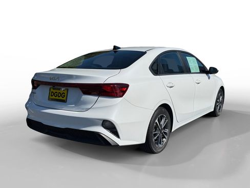 Used 2022 Kia Forte LXS w/ LXS Technology Package FWD image 5