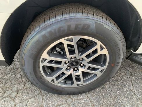 New 2025 Ford Expedition Active image 30