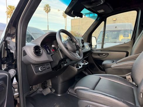 Used 2024 Mercedes-Benz Sprinter 2500 image 14