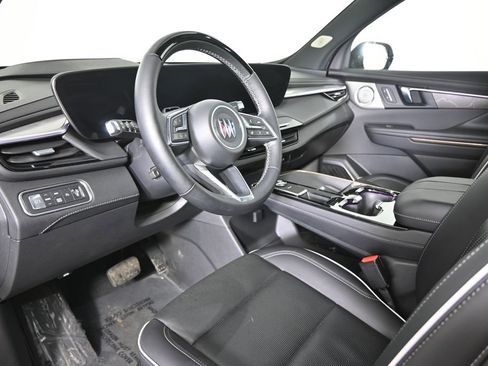 Used 2025 Buick Enclave Avenir image 24