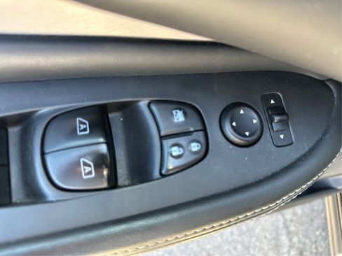 Used 2019 Nissan Murano SV AWD/4WD image 12