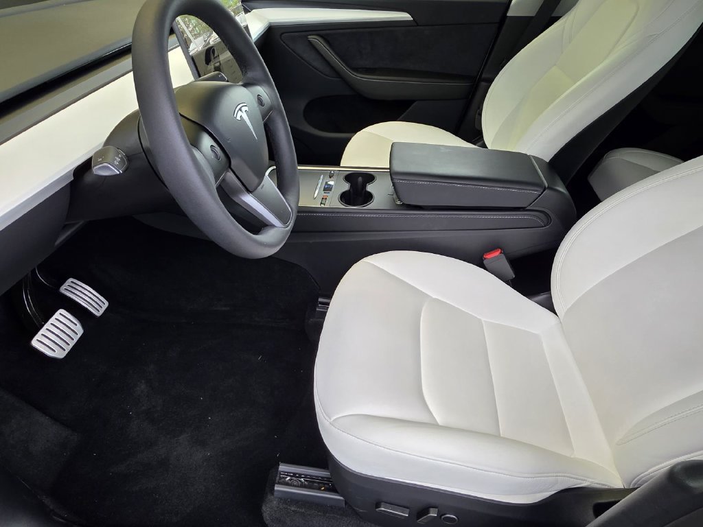 Used 2025 Tesla Model Y Performance AWD/4WD image 8