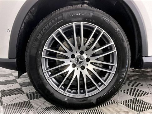 Used 2026 Mercedes-Benz GLC 300 4MATIC image 11