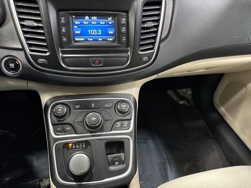 Used 2016 Chrysler 200 Limited w/ Convenience Group image 15