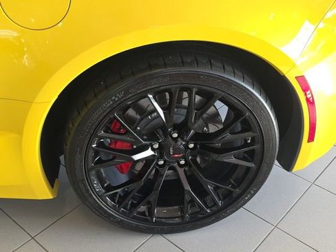 Used 2016 Chevrolet Corvette Z06 w/ 3LZ Preferred Equipment Group RWD image 8