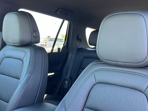 New 2026 Chevrolet Equinox LT w/ Convenience Package II AWD/4WD image 18
