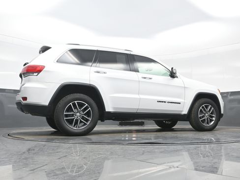 Used 2018 Jeep Grand Cherokee Limited image 31