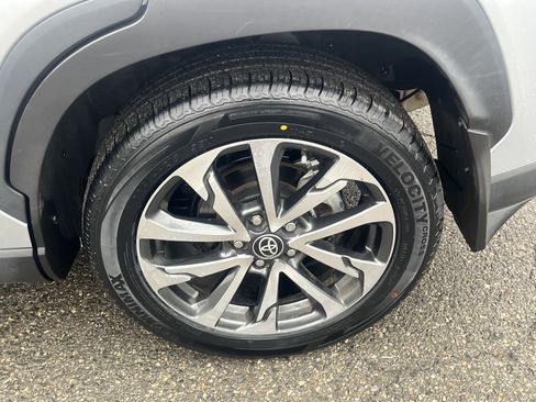 Certified 2023 Toyota Corolla Cross XLE image 10