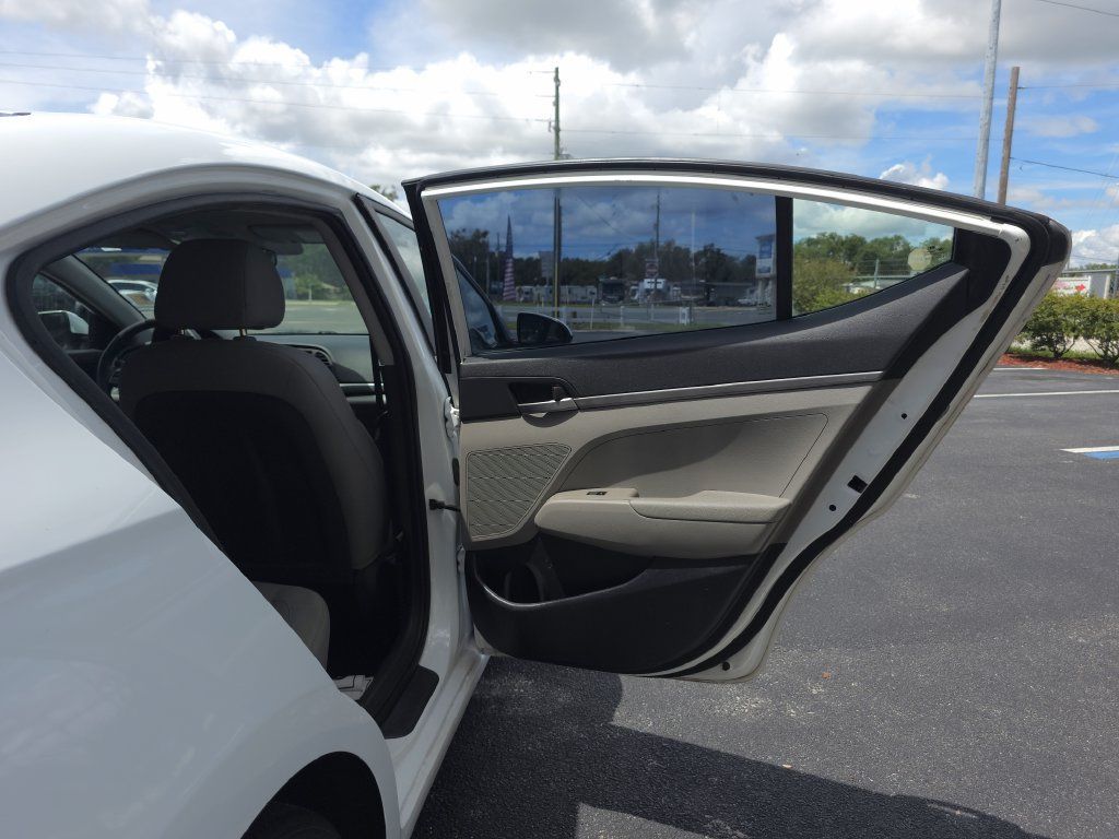Used 2017 Hyundai Elantra SE FWD image 15