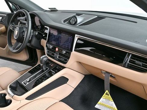 Used 2026 Porsche Macan AWD/4WD image 24