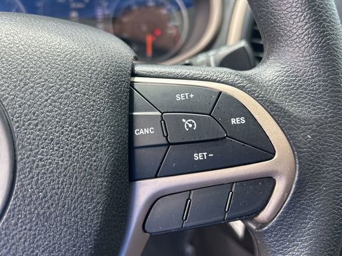 Used 2018 Jeep Cherokee Latitude image 40