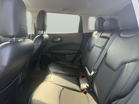 Used 2019 Jeep Compass Latitude w/ Popular Equipment Group AWD/4WD image 10