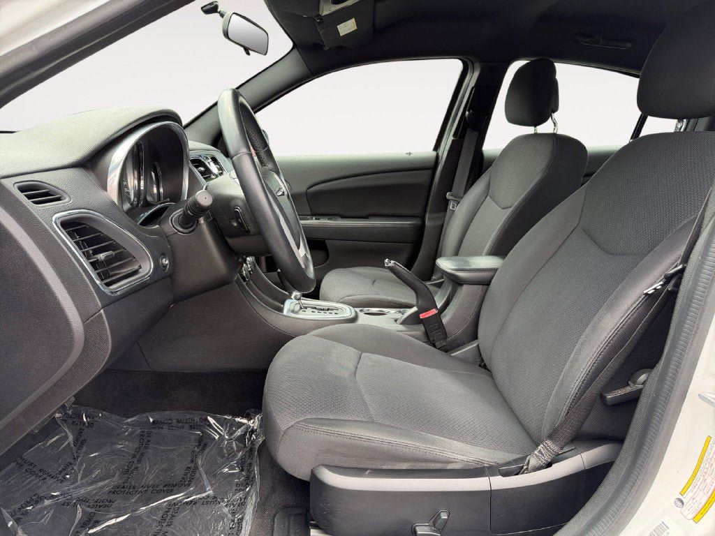 Used 2014 Chrysler 200 Touring FWD image 7
