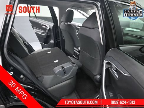 Used 2025 Toyota RAV4 XLE FWD image 28