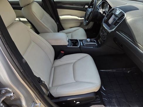 Used 2021 Chrysler 300 Touring L RWD image 28