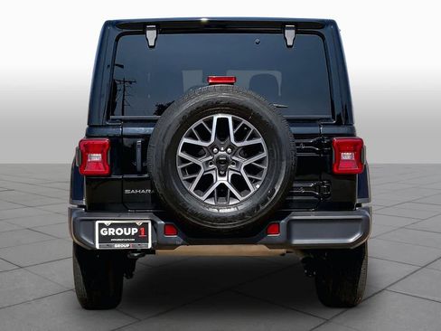 Used 2025 Jeep Wrangler Unlimited Sahara AWD/4WD image 5
