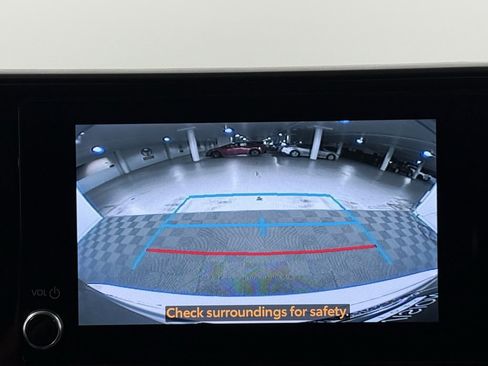 Used 2024 Toyota Highlander LE image 29