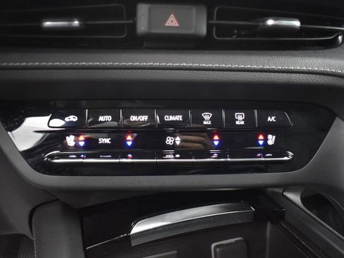 Used 2023 Buick Envision Avenir AWD/4WD image 21