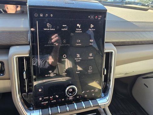 Used 2025 GMC Yukon Denali image 25