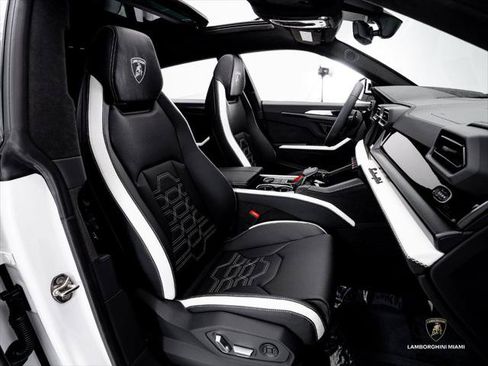 Used 2026 Lamborghini Urus SE AWD/4WD image 40